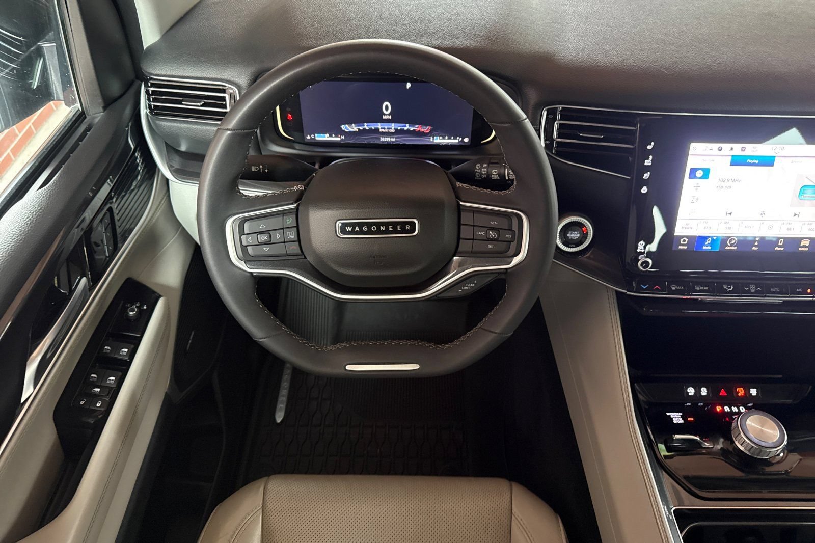 Used 2023 Jeep Wagoneer 4WD image 14