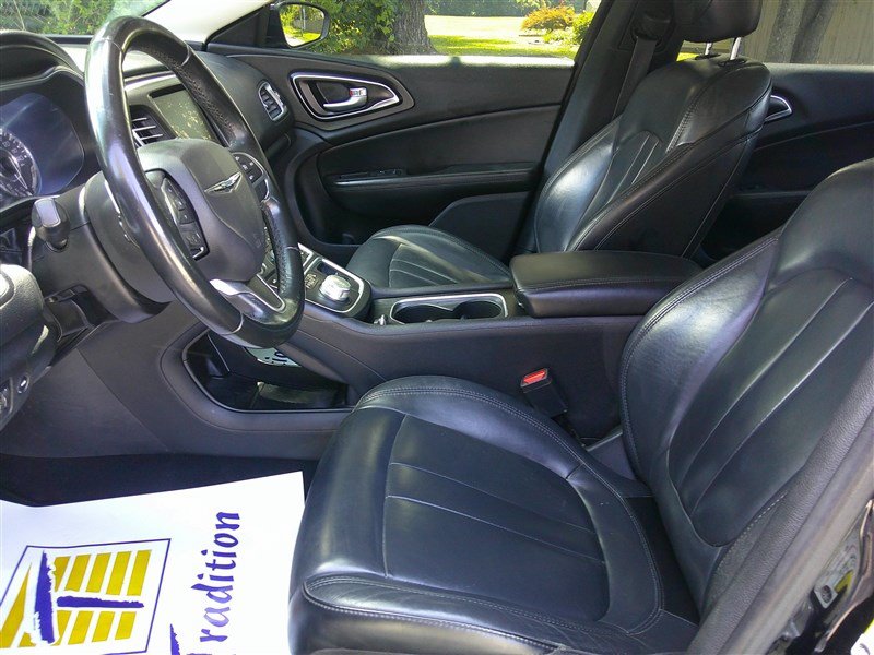 Used 2017 Chrysler 200 Limited Platinum FWD image 10