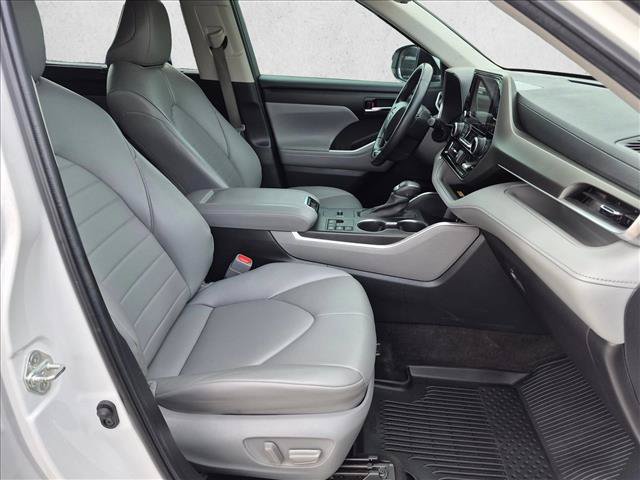 Used 2023 Toyota Highlander XLE FWD image 20