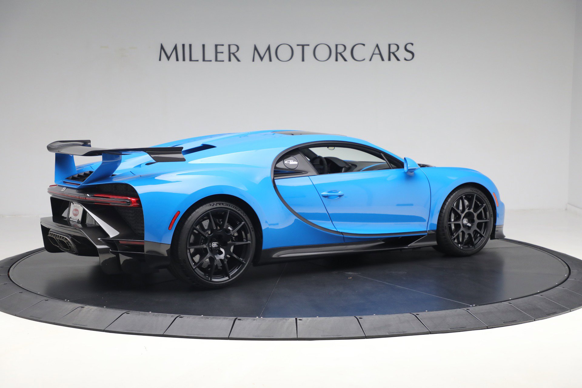 Used 2021 Bugatti Chiron Pur Sport image 8