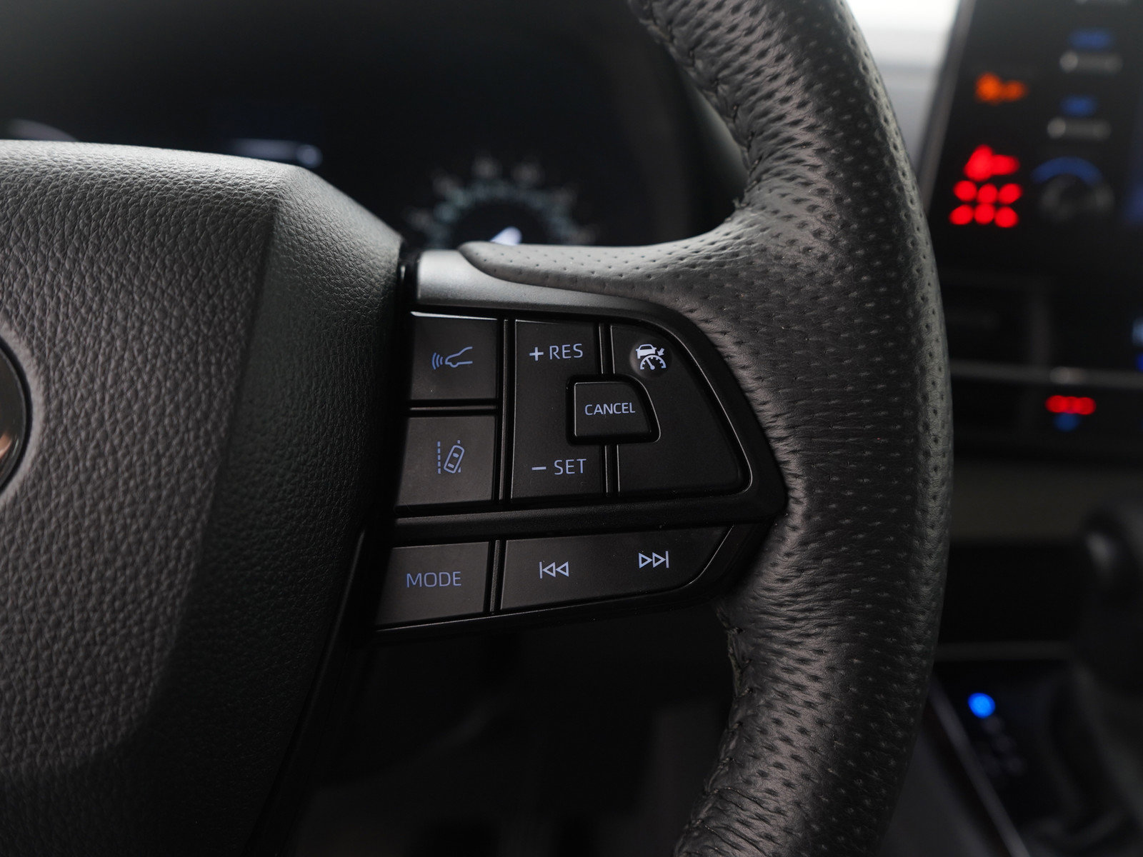 Used 2024 Toyota Sienna LE image 28