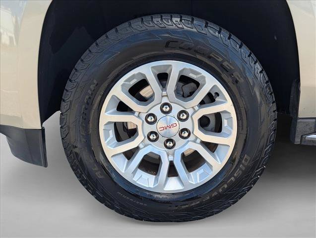 Used 2017 GMC Yukon XL SLT AWD/4WD image 9
