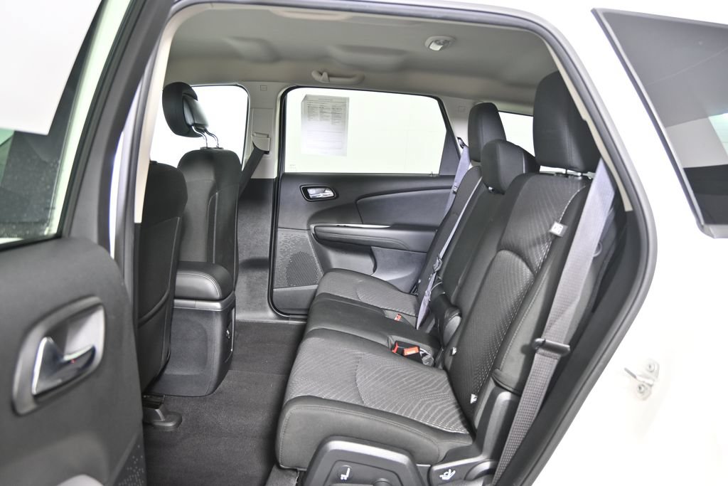 Used 2020 Dodge Journey SE w/ Blacktop Package FWD image 15