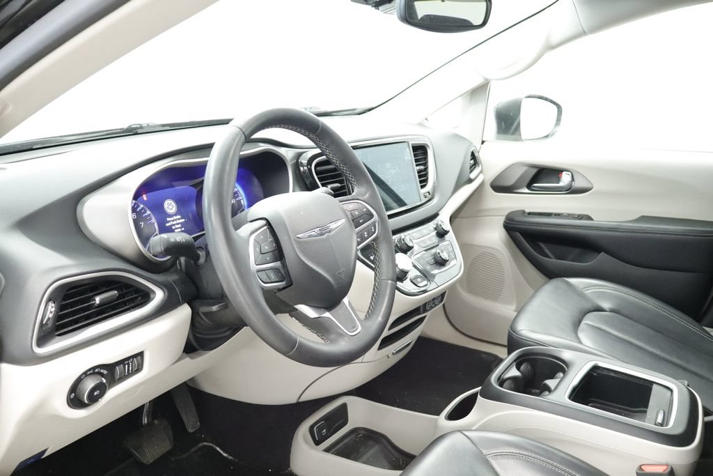 Certified 2023 Chrysler Pacifica Touring-L FWD image 27