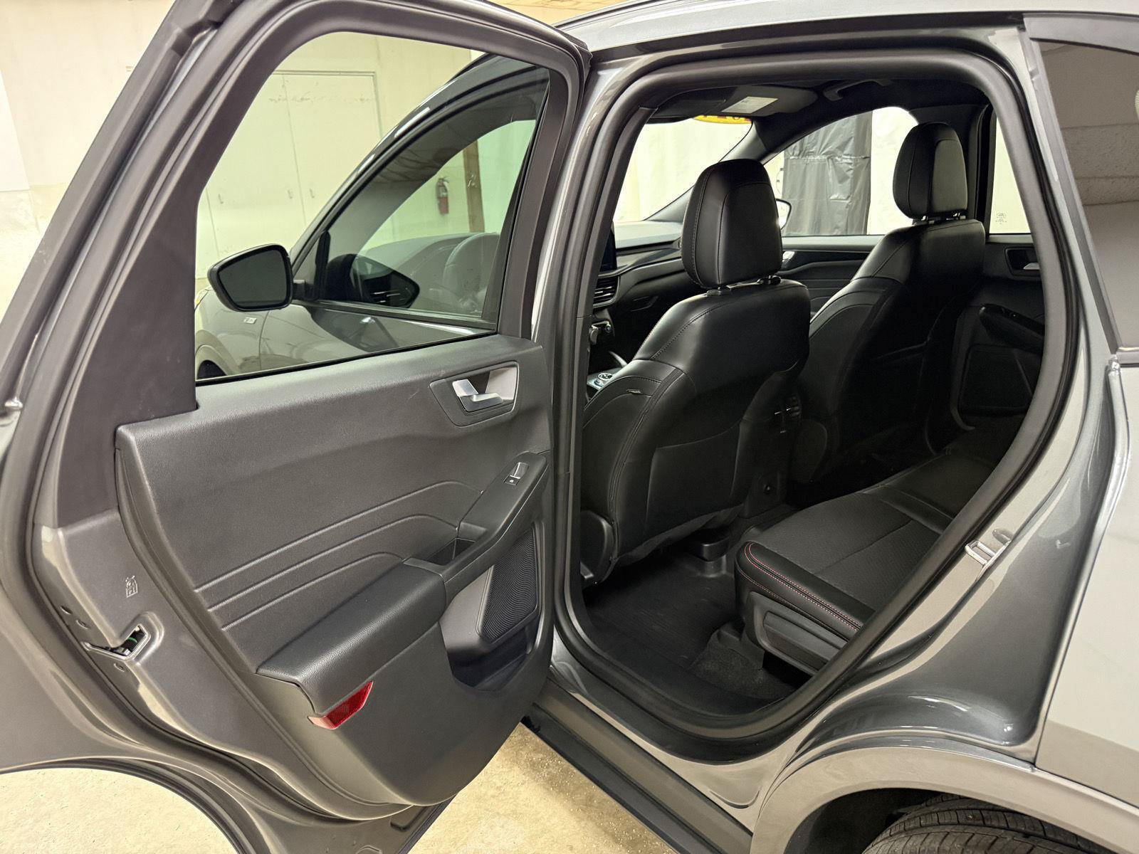 Used 2024 Ford Escape ST-Line w/ Tech Pack #1 AWD/4WD image 21