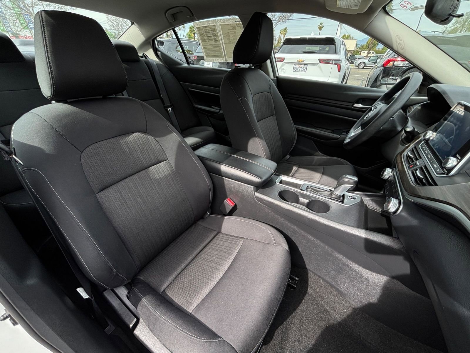 Used 2025 Nissan Altima 2.5 SV FWD image 38