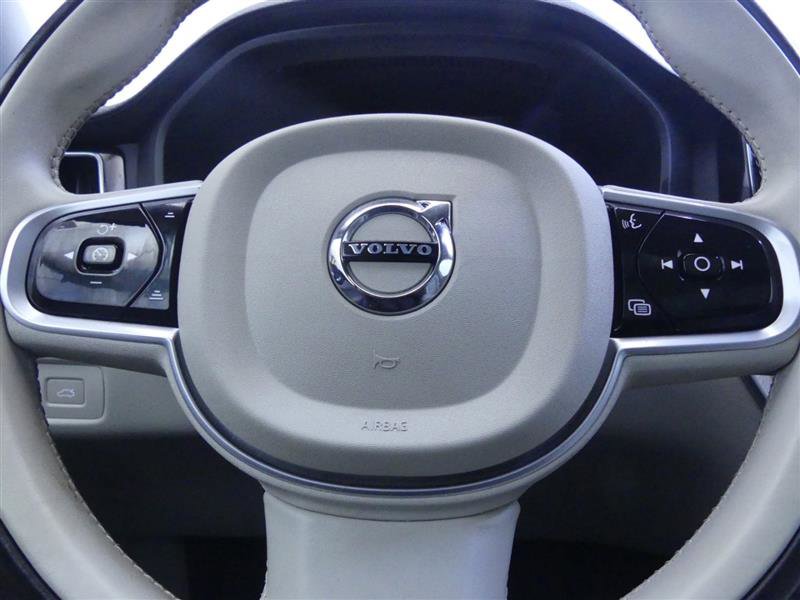 Used 2022 Volvo XC60 B6 Inscription w/ Climate Package image 18