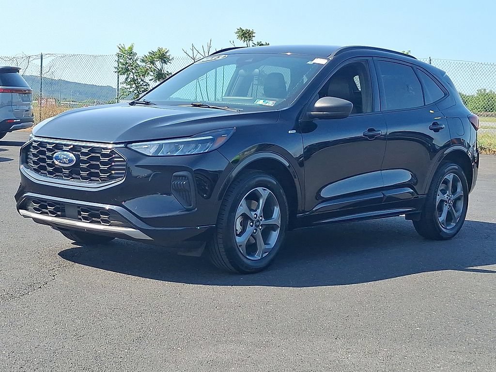 Used 2023 Ford Escape ST-Line w/ Tech Pack #1 AWD/4WD image 3