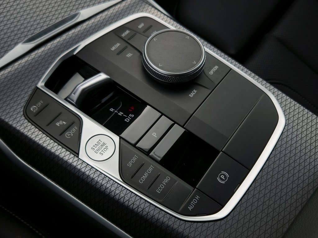 Used 2025 BMW 330i Sedan w/ Convenience Package image 15