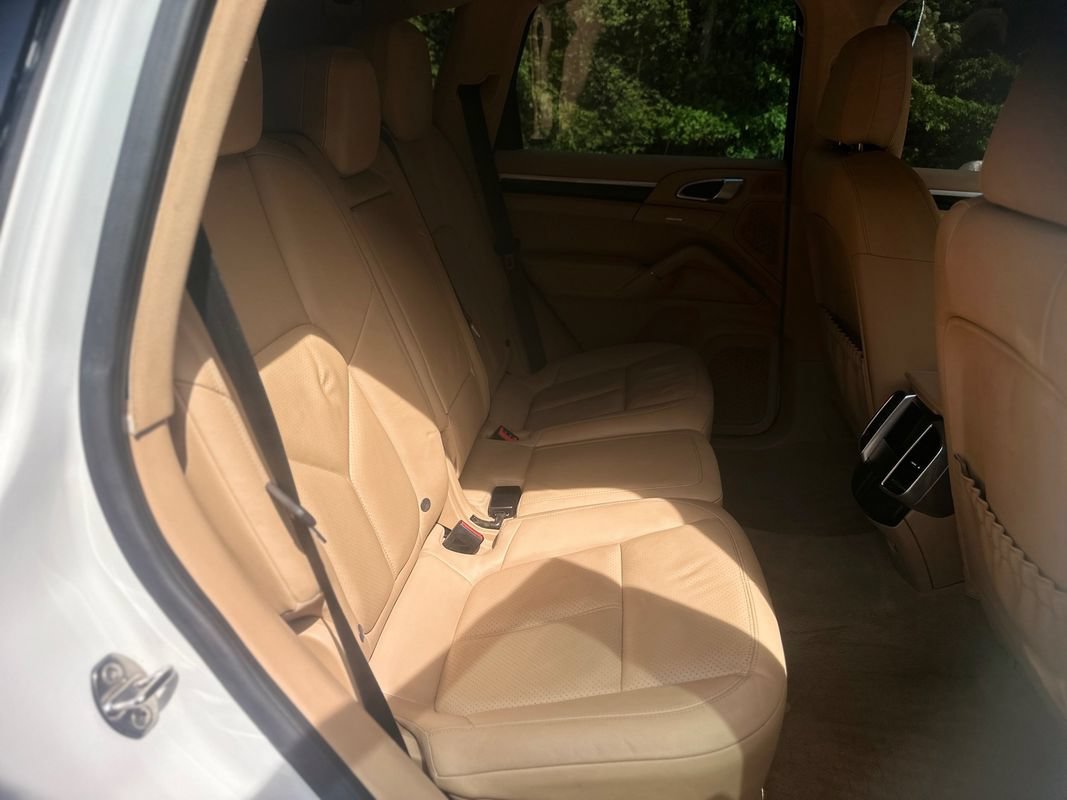 Used 2013 Porsche Cayenne Diesel AWD/4WD image 24
