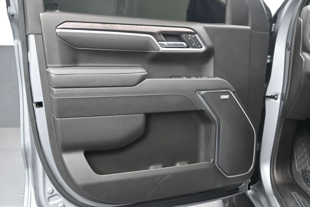 Used 2025 Chevrolet Silverado 1500 LTZ RWD image 11