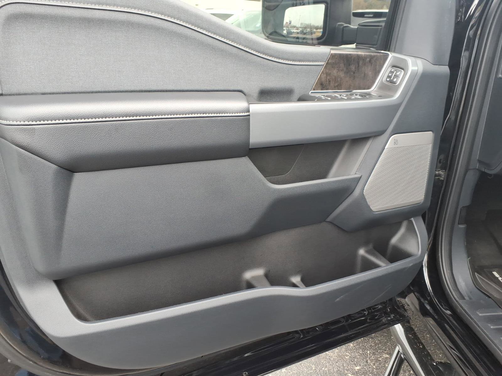 Used 2024 Ford F250 Lariat w/ FX4 Off-Road Package image 12