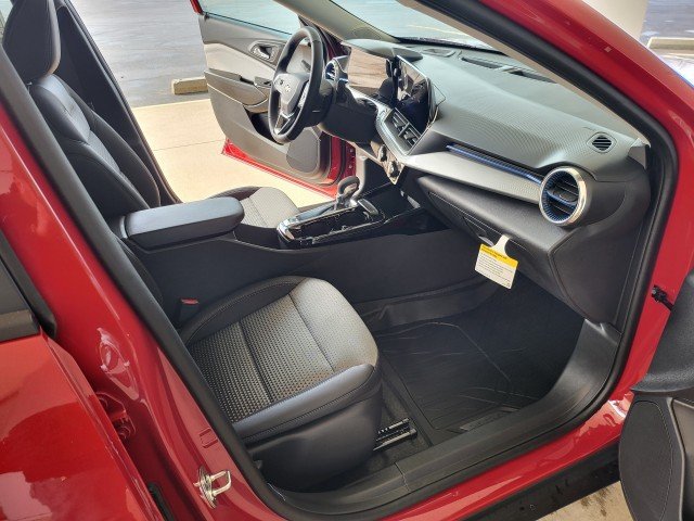 New 2026 Chevrolet Trax LT w/ Driver Confidence Package FWD image 23