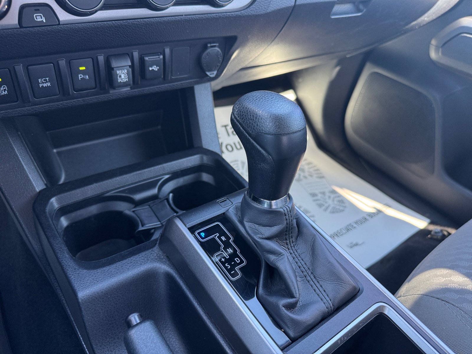 Used 2023 Toyota Tacoma SR5 AWD/4WD image 7