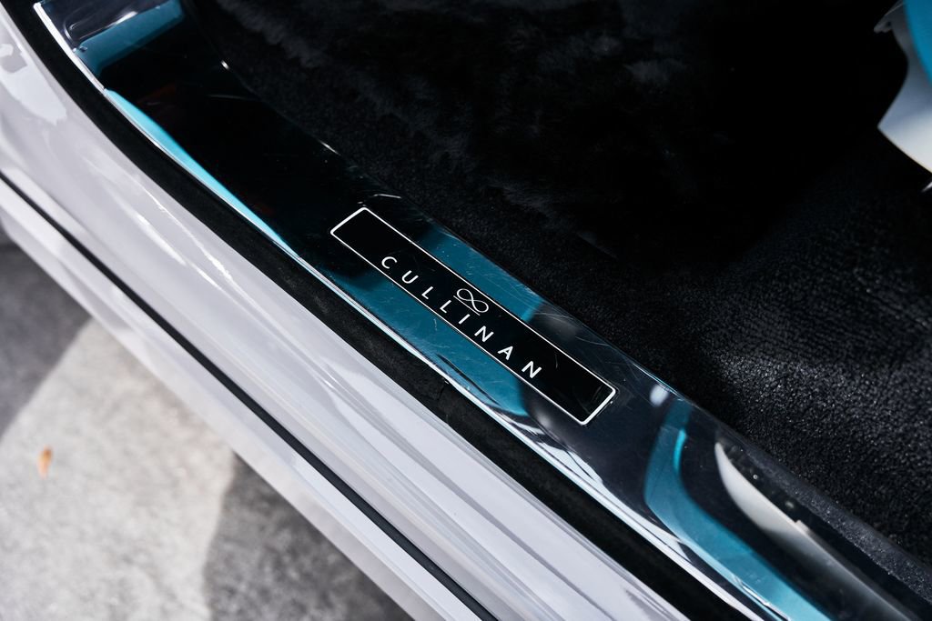 Used 2025 Rolls-Royce Cullinan Black Badge image 39