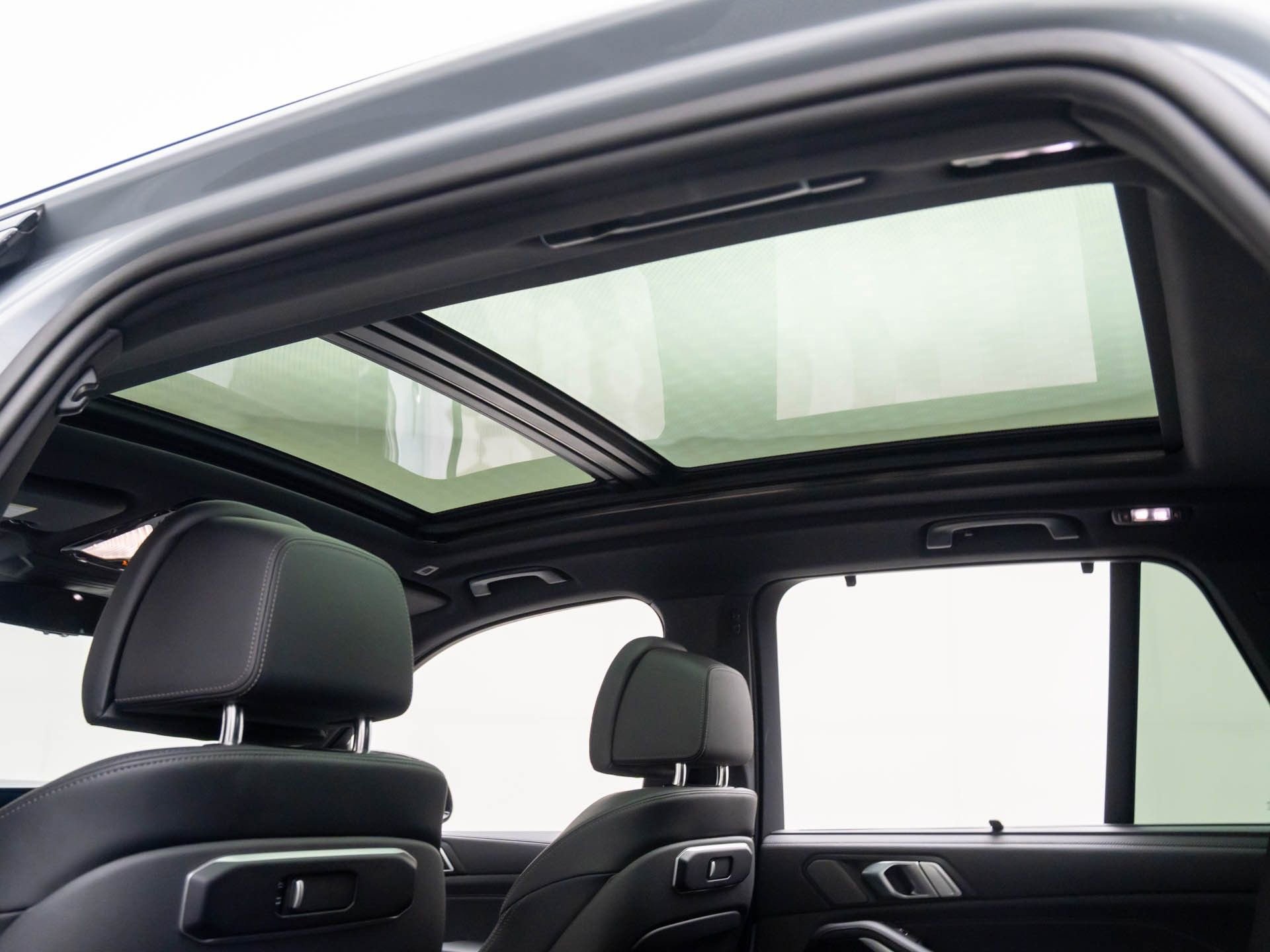 Certified 2025 BMW X5 M60i image 19