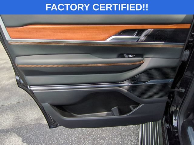 Certified 2024 Jeep Grand Wagoneer Series III AWD/4WD image 29