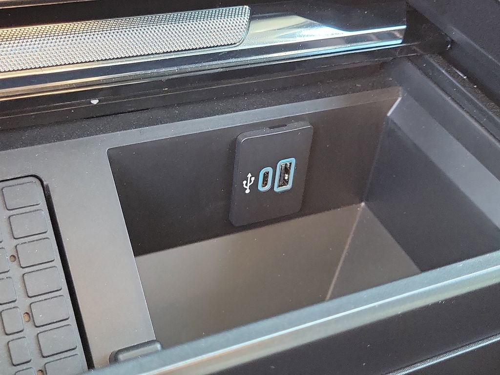 Used 2025 Ford F250 Lariat w/ Black Appearance Package image 29