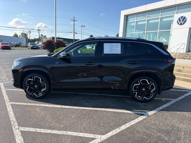 Used 2025 Volkswagen Tiguan SEL R-Line AWD/4WD image 9
