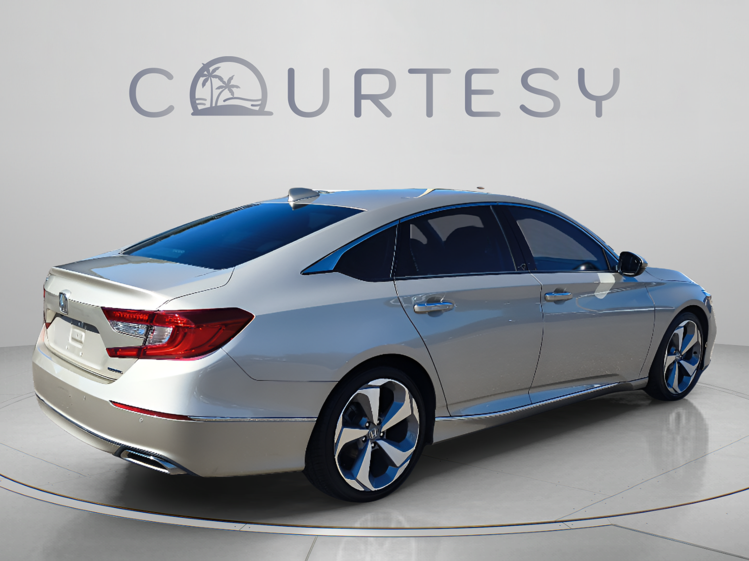 Used 2018 Honda Accord Touring image 5