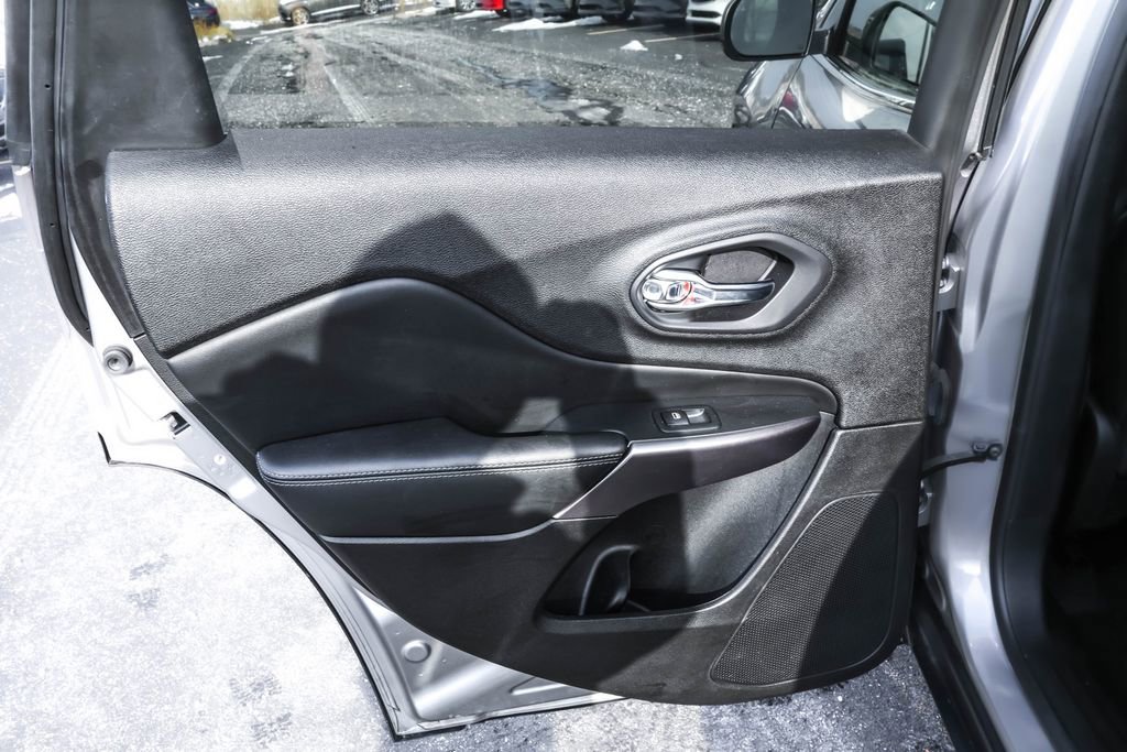 Used 2020 Jeep Cherokee Latitude Lux w/ Comfort/Convenience Group image 27