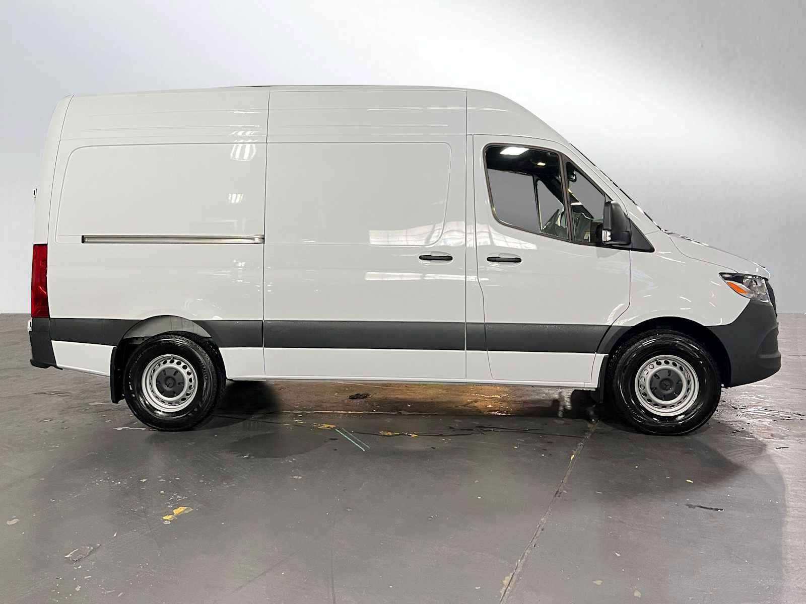 Used 2025 Mercedes-Benz Sprinter 2500 image 2
