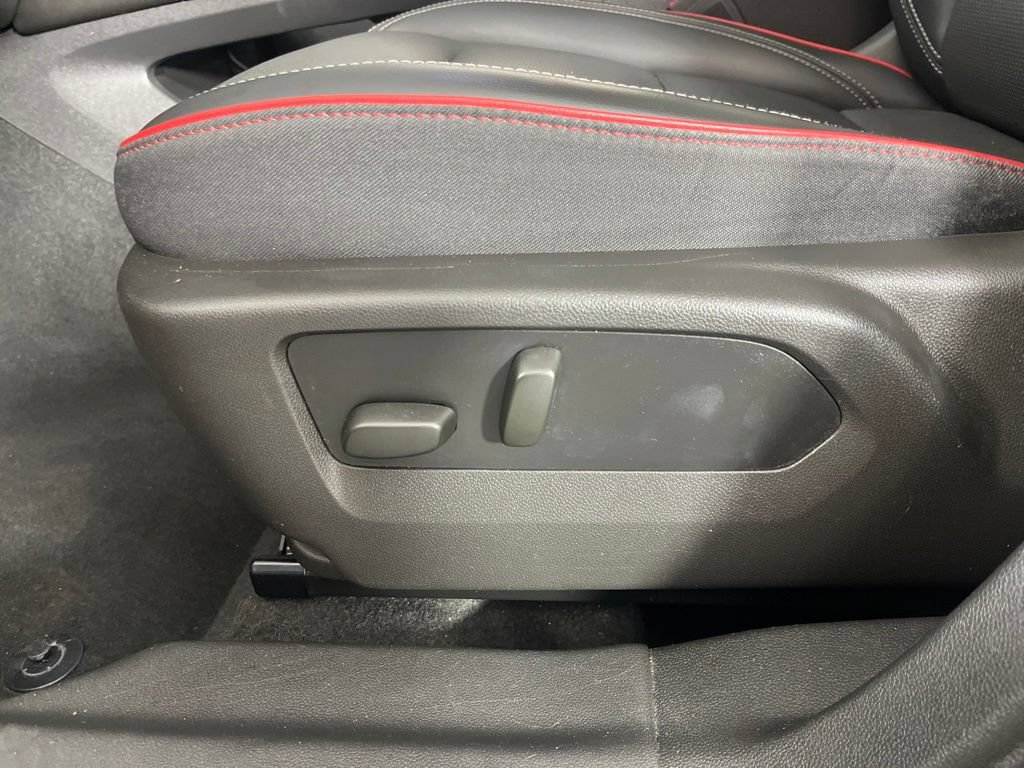 Certified 2022 Buick Envision Essence w/ Technology Package I FWD image 22