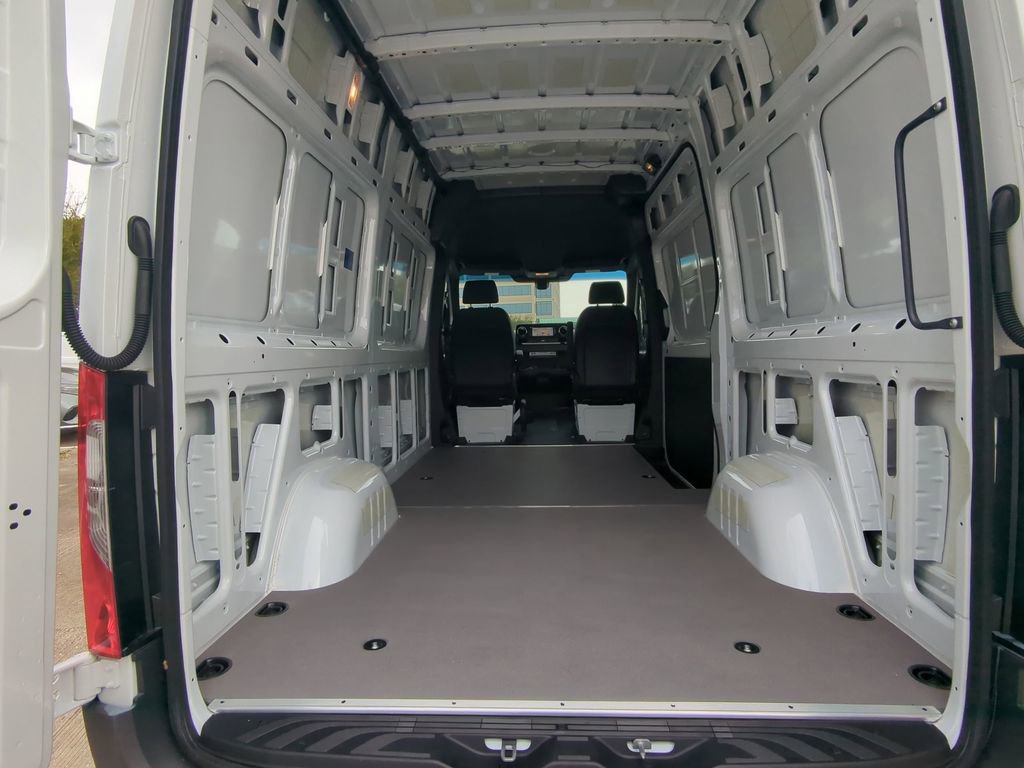 Used 2025 Mercedes-Benz Sprinter 2500 image 24