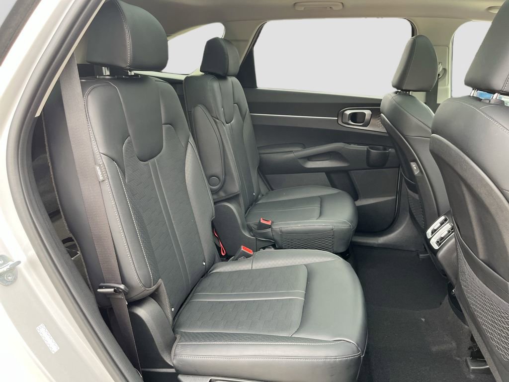 Certified 2025 Kia Sorento EX image 32