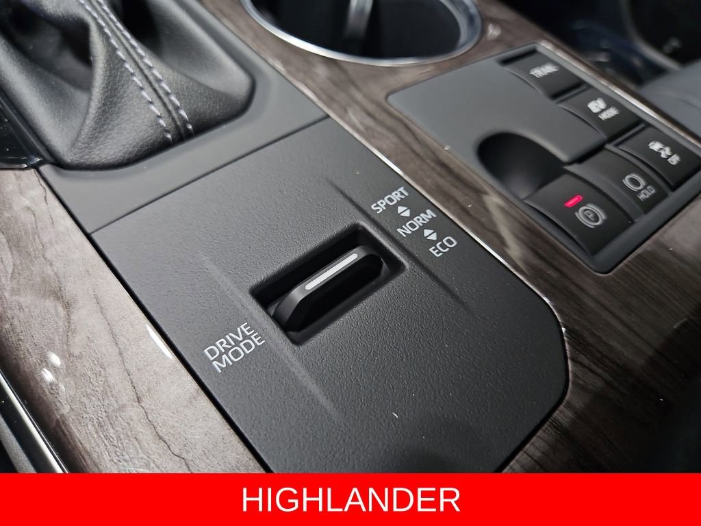 New 2026 Toyota Highlander Platinum image 22