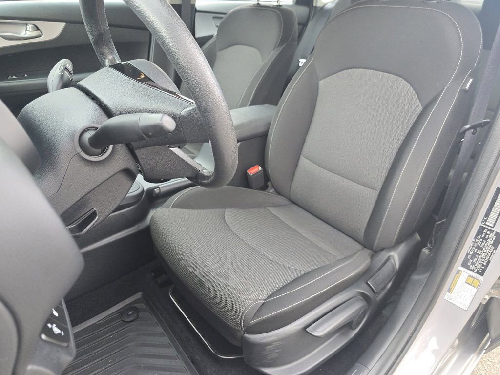 Used 2024 Kia Forte LXS w/ LXS Technology Package image 19