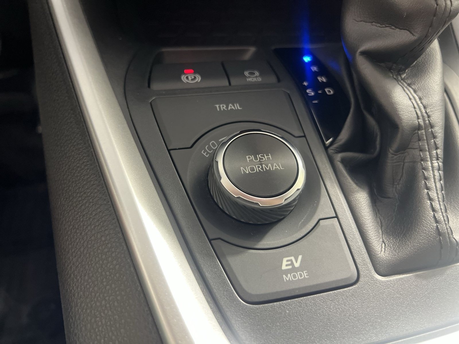 Used 2022 Toyota RAV4 LE AWD/4WD image 33