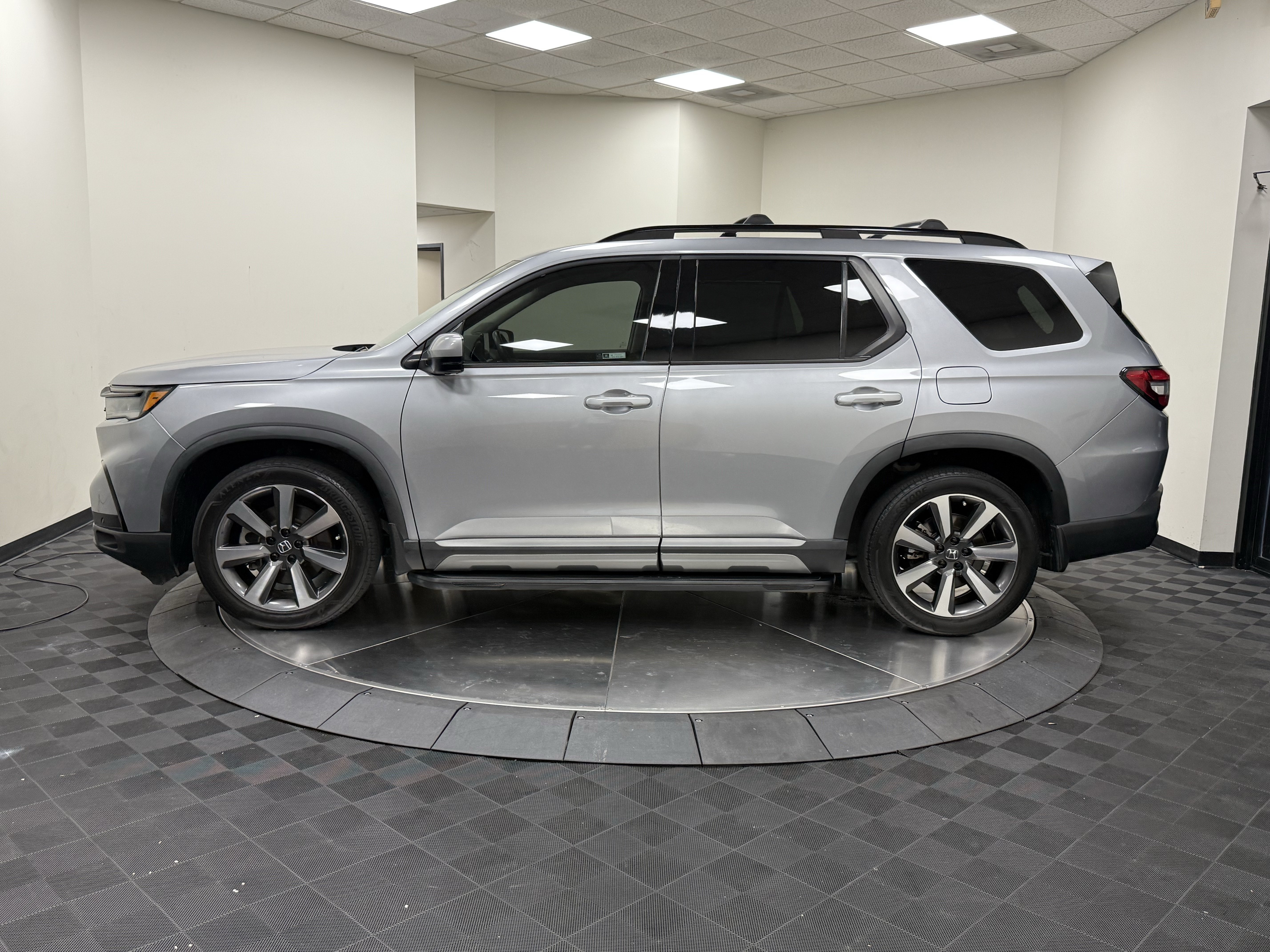 Used 2023 Honda Pilot Elite image 4