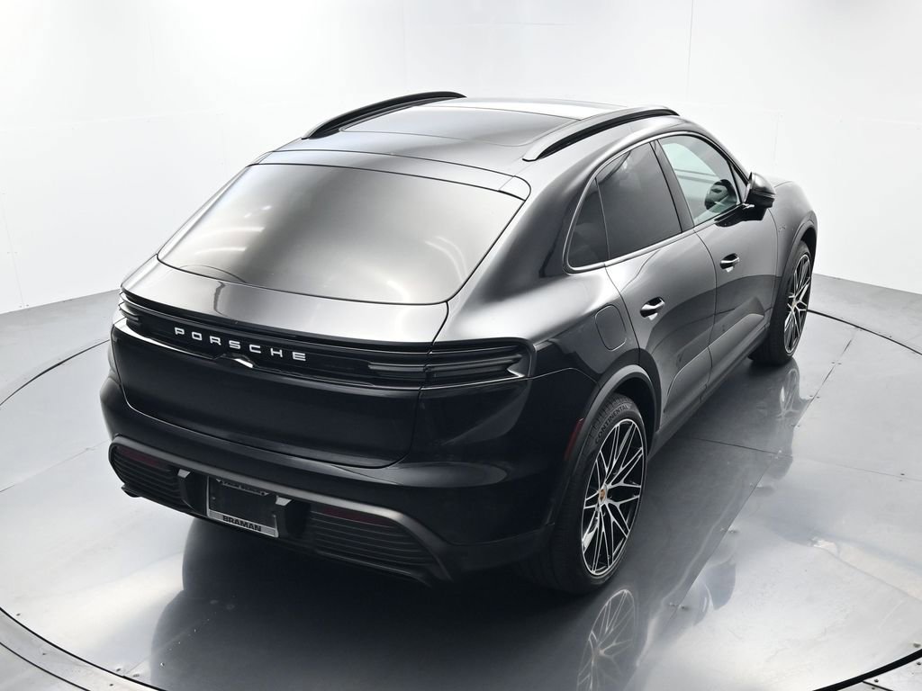 Certified 2025 Porsche Macan 4S Electric AWD/4WD image 38