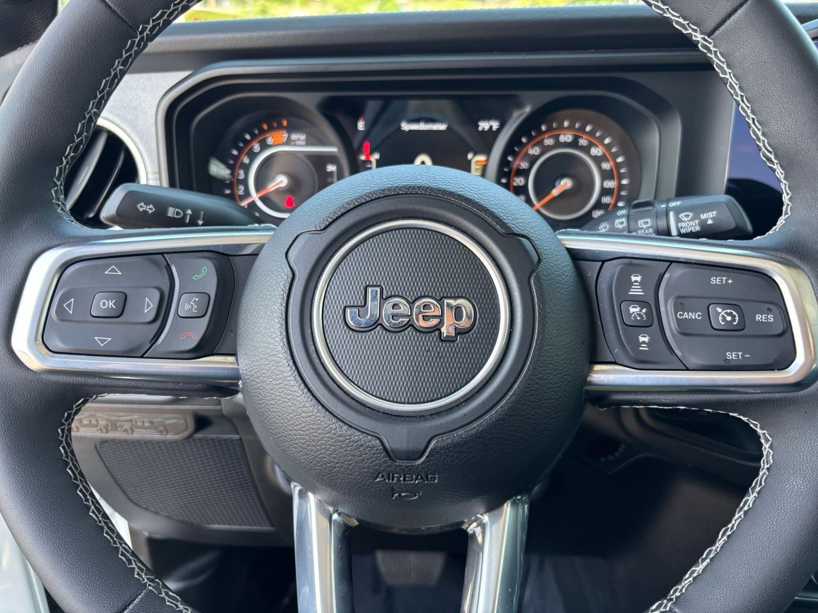 Used 2025 Jeep Wrangler Unlimited Sahara AWD/4WD image 28