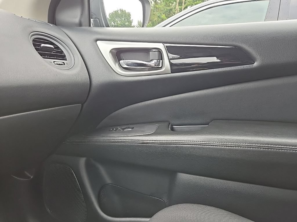 Used 2020 Nissan Pathfinder S AWD/4WD image 26