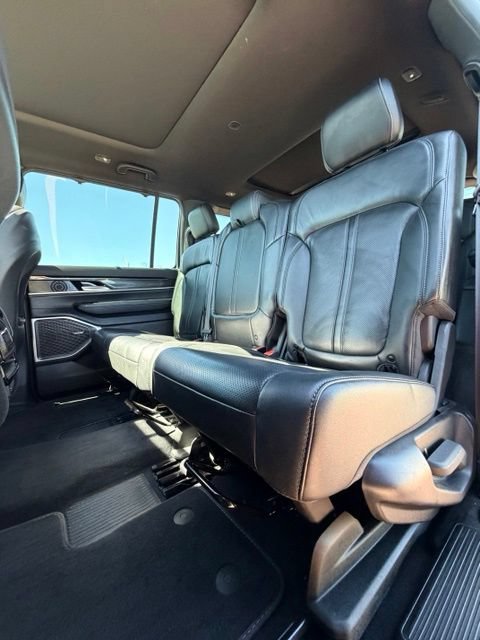 Used 2022 Jeep Wagoneer Series I w/ Convenience Group I AWD/4WD image 11