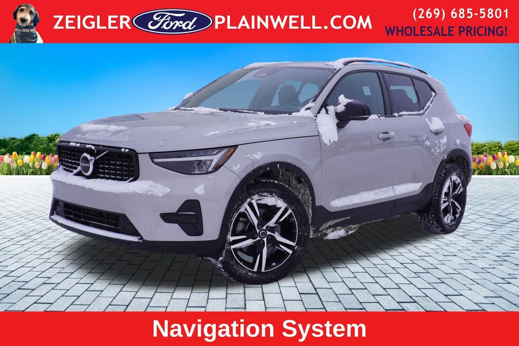 Used 2024 Volvo XC40 B5 Core