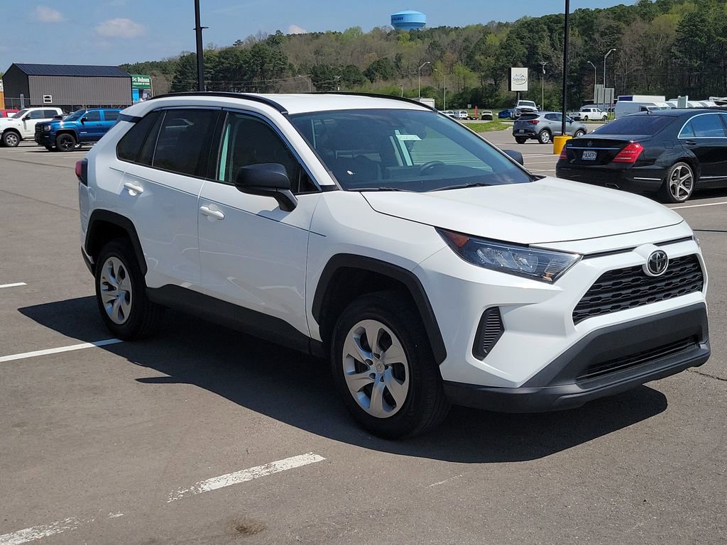 Used 2021 Toyota RAV4 LE image 1