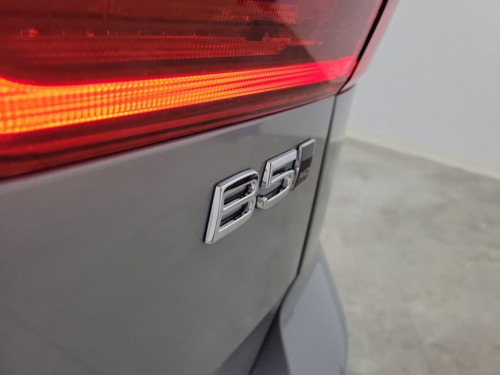 New 2026 Volvo XC60 B5 Plus w/ Protection Package Premier AWD/4WD image 8