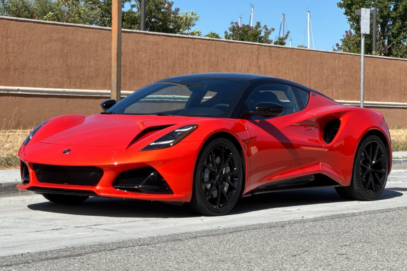 Used 2025 Lotus Emira RWD image 8