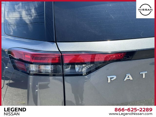 Used 2024 Nissan Pathfinder SL AWD/4WD image 11