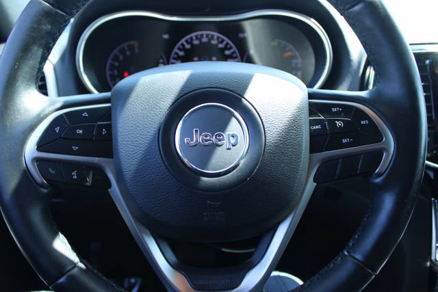 Used 2019 Jeep Grand Cherokee Altitude RWD image 17