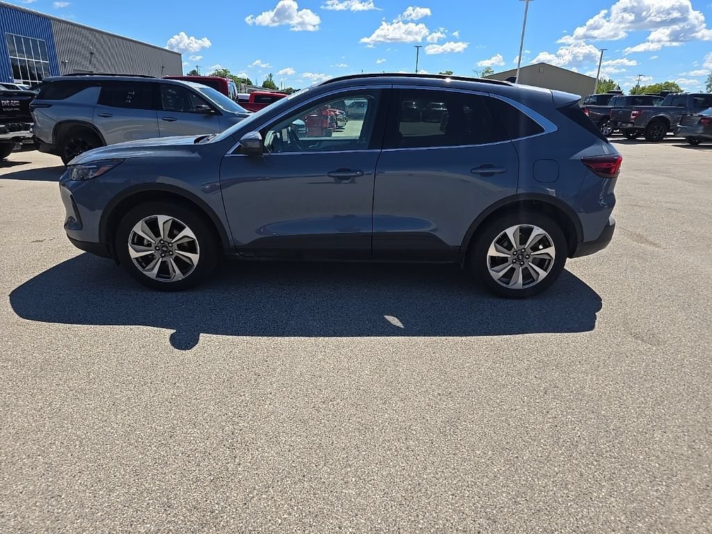 Used 2025 Ford Escape Platinum AWD/4WD image 3