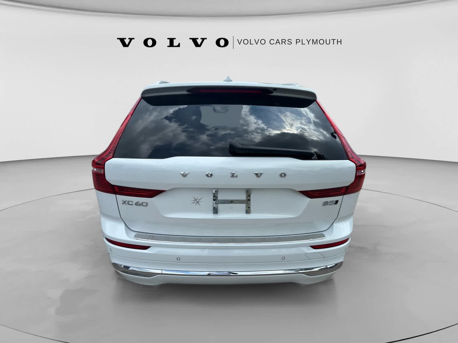 Used 2023 Volvo XC60 B5 Plus w/ Climate Package AWD/4WD image 6