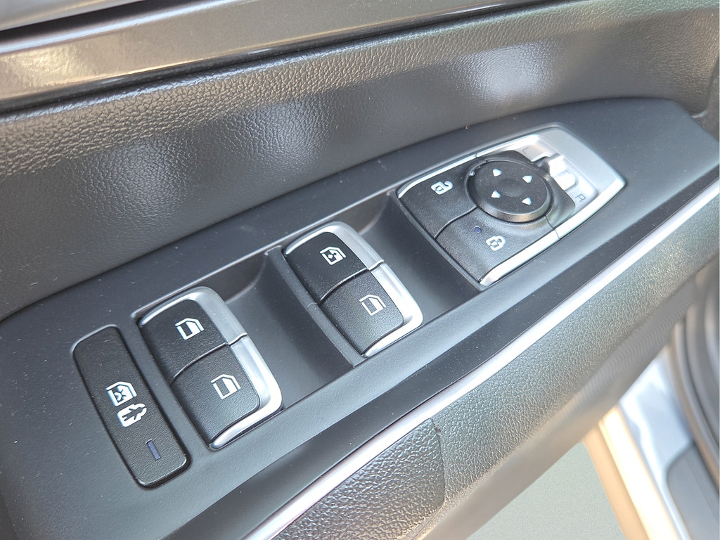 Used 2023 Kia Sorento LX FWD image 14