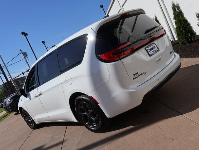 Used 2024 Chrysler Pacifica Limited FWD image 5