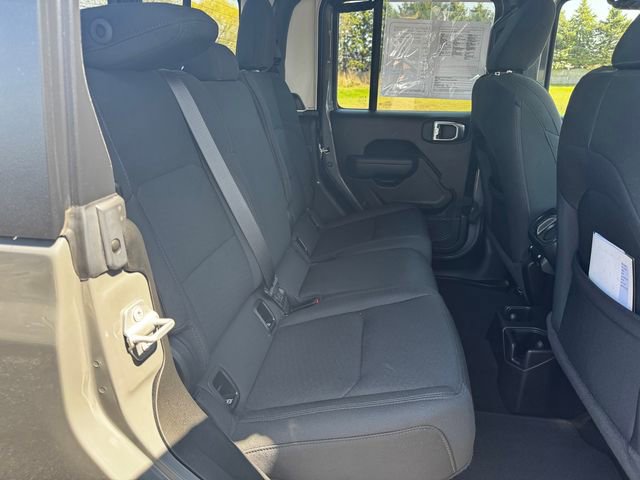 Certified 2022 Jeep Gladiator Sport AWD/4WD image 16