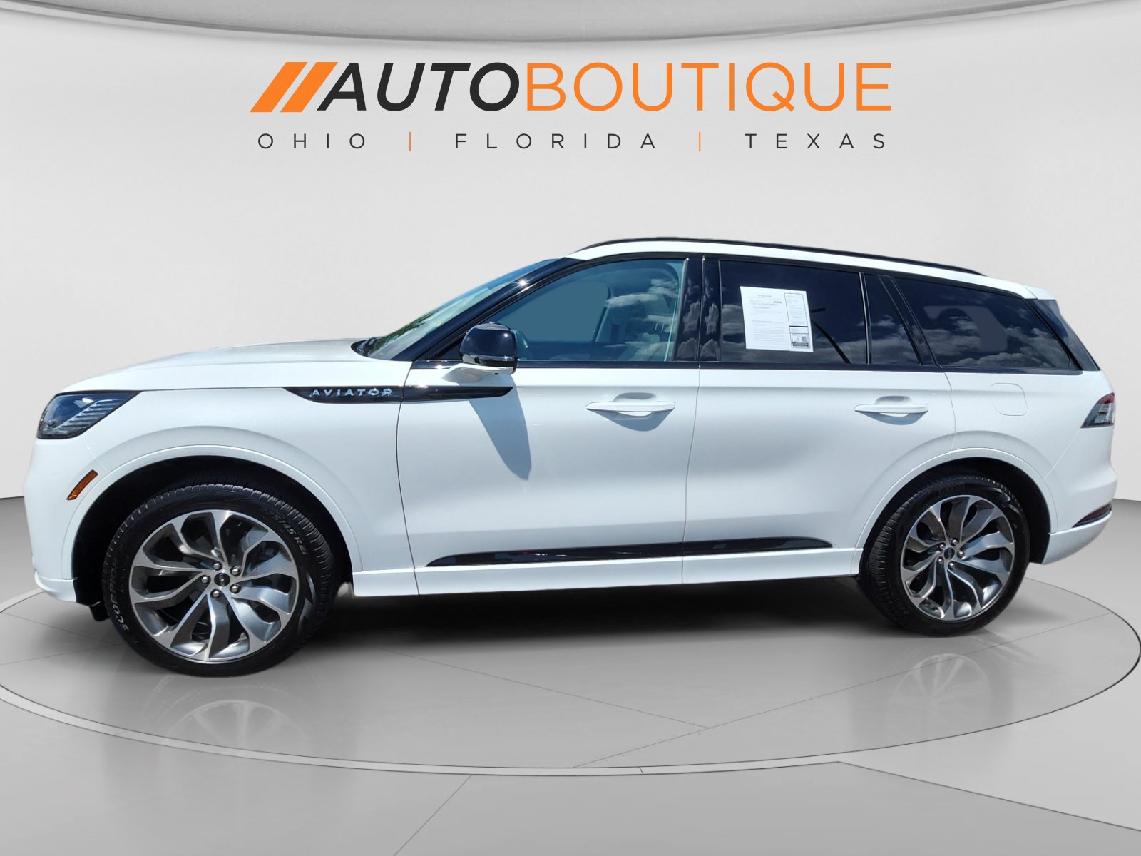 Used 2025 Lincoln Aviator AWD w/ Jet Appearance Package image 2