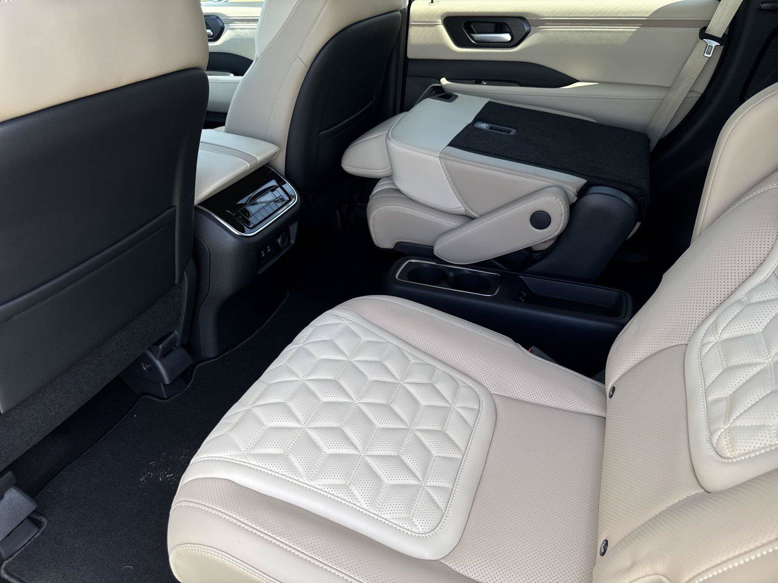 New 2026 Nissan Armada Platinum RWD image 25